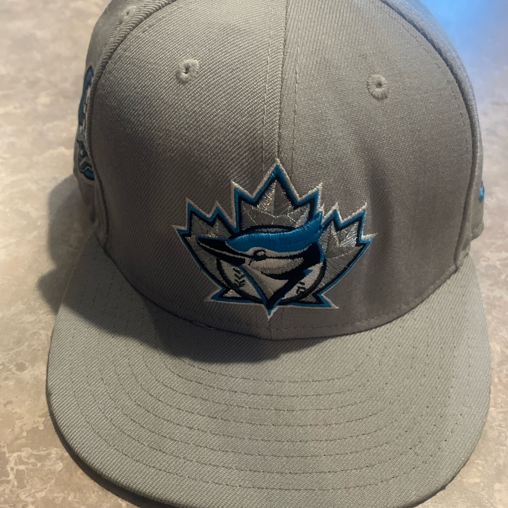TORONTO BLUE JAYS 30th ANNIVERSARY COMMEMORATIVE HAT NEW ERA FITTED 7 3/8